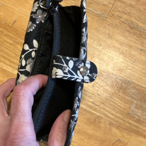 Vera Bradley Chandelier Noir crossbody/wristlet.  Clean.  No callouts. - Picture 5 of 6